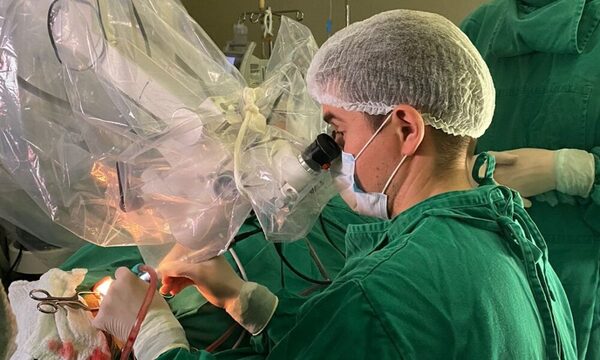 Realizan implante coclear a paciente con sordera progresiva en el Hospital de Clínicas de la FCM UNA