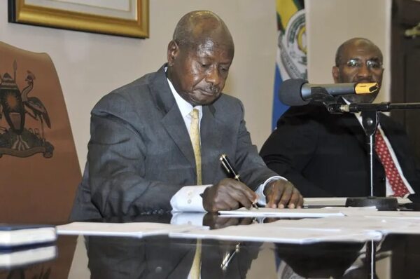 El presidente de Uganda defiende la ley anti-LGTBI a pesar de las críticas de Occidente - Mundo - ABC Color