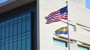 Embajada de EE.UU en Paraguay izó la bandera del “Orgullo LGBTQIA+”