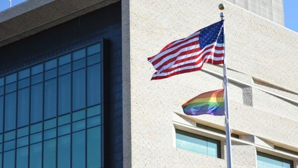 Embajada de EE.UU en Paraguay izó la bandera del “Orgullo LGBTQIA+”