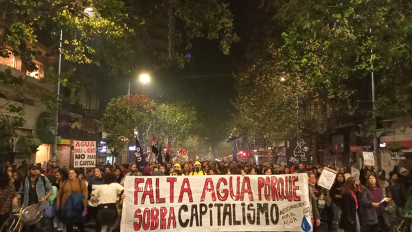 Manifestación en defensa del agua y reclamo de medidas frente a la sequía en Uruguay | 1000 Noticias
