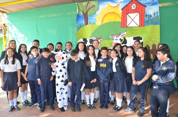 Emotivo y creativo cierre del proyecto Nutrileche en escuela de Luque •