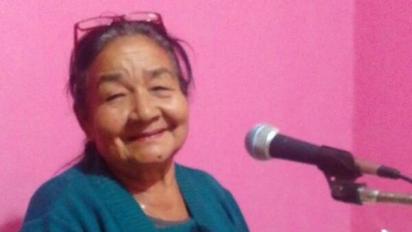 Critican a Ña Rufina por lanzarse como cantante