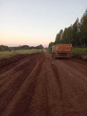 AVANZAN LOS TRABAJOS PARA LA CONSTRUCCIÓN DEL EMPEDRADO ENTRE CAMBYRETÁ CENTRO Y ARROYO VERDE