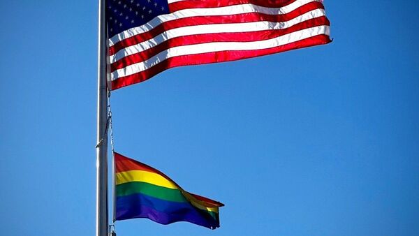 Embajada de EEUU iza la bandera de la diversidad en su nueva sede