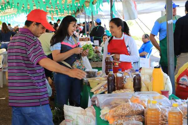 Feria de la Agricultura Familiar Campesina este sábado en el Abasto Norte de Limpio - .::Agencia IP::.