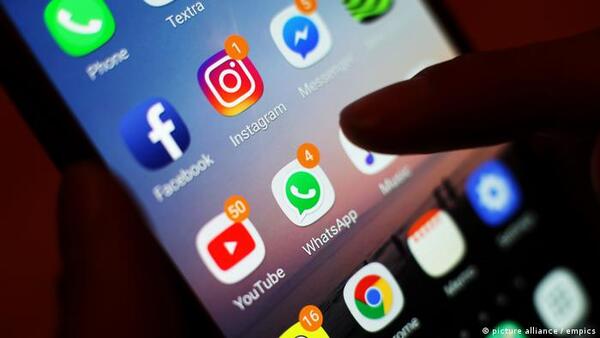 El Parlamento francés aprueba ley para regular la actividad de los "influencers"