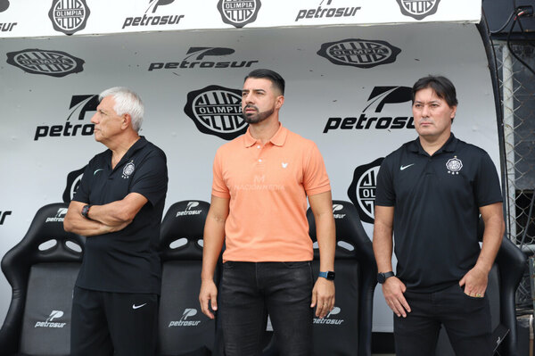 Versus / Olimpia sigue sin cumplir con el cuerpo técnico de Julio Cáceres