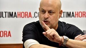 Payo Cubas pide permiso para usar celular en Agrupación Especializada