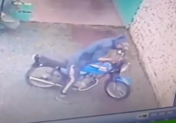 Video: le robaron su moto, hizo trabajo de la Policía y la recuperó pagando G 120.000 - Policiales - ABC Color