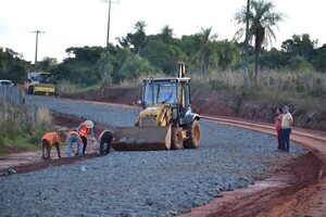 Pobladores exigen celeridad en obra vial en 3 de Mayo, Caazapá - Nacionales - ABC Color