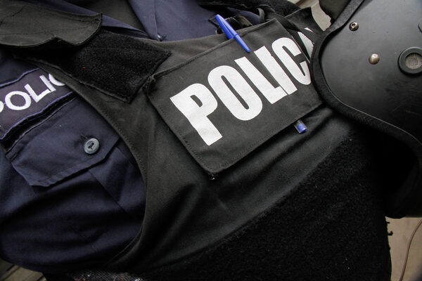 Mujer frustró robo de delincuentes vestidos de policías - C9N