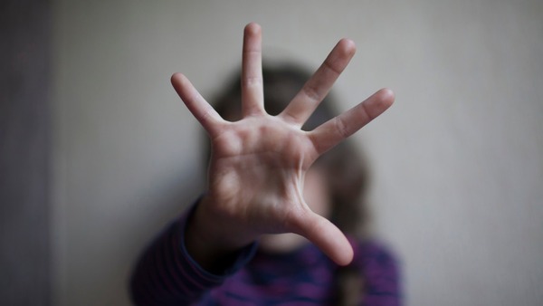 Condenan a adolescente que abusó de su prima de 8 años - Unicanal