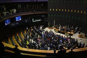 El Senado brasileño aprueba la igualdad salarial entre hombres y mujeres - MarketData