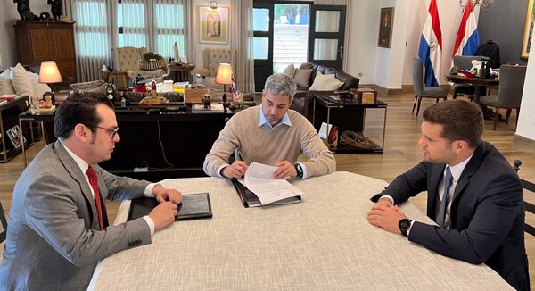 Presidente Abdo conforma oficialmente el equipo de transición y se inicia trabajo con Gobierno entrante