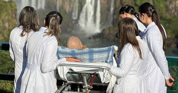 La Nación / Médicos de Foz cumplieron el sueño a un internado, ver las cataratas del Iguazú