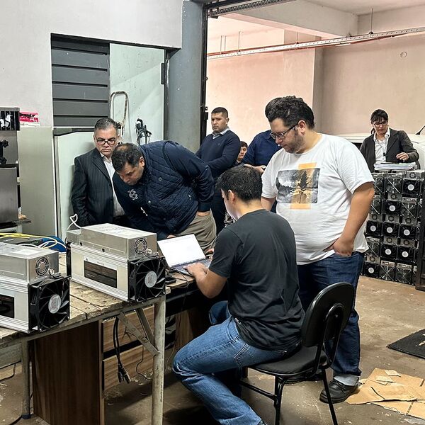 Finaliza peritaje de máquinas mineradoras de bitcoins, supuestamente robadas