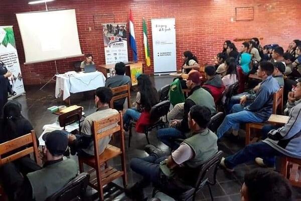REALIZAN CHARLA SOBRE PREVENCIÓN DE HECHOS PUNIBLES A ALUMNOS Y DOCENTES DE ITAPÚA