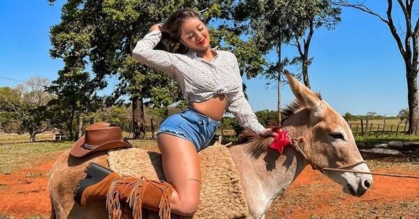 Modelo ligó de regalo 90 vacas y dijo que quiere avei rosas
