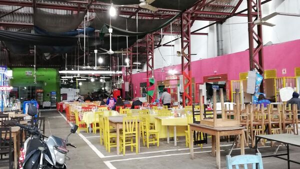Tiró salero y propinó 5 puñaladas a mujer en Mercado N° 1