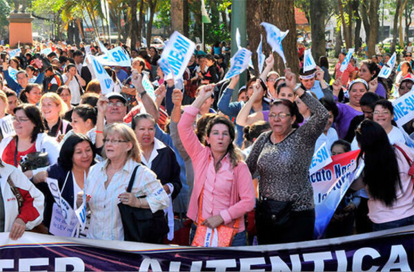 Diario HOY | Padres piden mayor participación: “Hay directores que instalan todavía la dictadura”