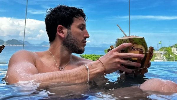 (VIDEO) Se le vió “aquello” a famoso cantante colombiano y sus fans enloquecieron