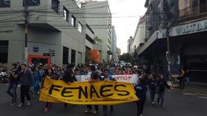 Estudiantes exigen guardias, detectores de metal y psicólogos - Política - ABC Color