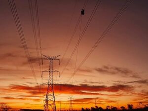 Luego de 23 días, ANDE volvió a energizar línea de 500 kV Itaipú - Villa Hayes - Economía - ABC Color