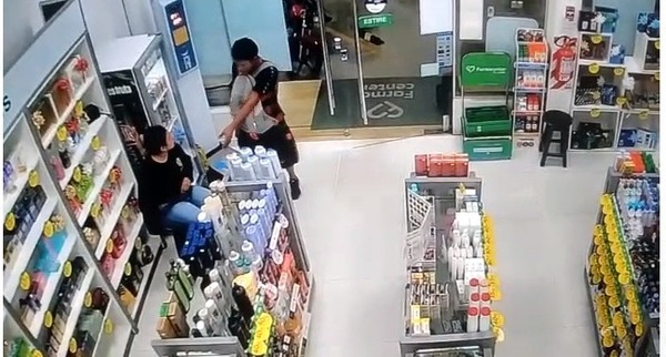 Asaltaron farmacia y tomaron de rehén a un cliente en Fernando de la Mora | 1000 Noticias