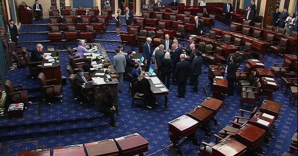 La Nación / Biden tiene en sus manos acuerdo del Congreso para evitar el default