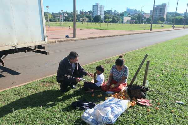 VERIFICAN SITUACIÓN DE FAMILIAS DE COMUNIDADES NATIVAS EN CALLES DE ENCARNACIÓN