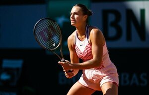 Versus / Aryna Sabalenka, una de las candidatas al título, avanza cómodamente a octavos en Roland Garros