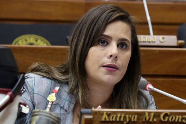 Kattya González culpa al PLRA por la derrota en las elecciones pasadas - ADN Digital