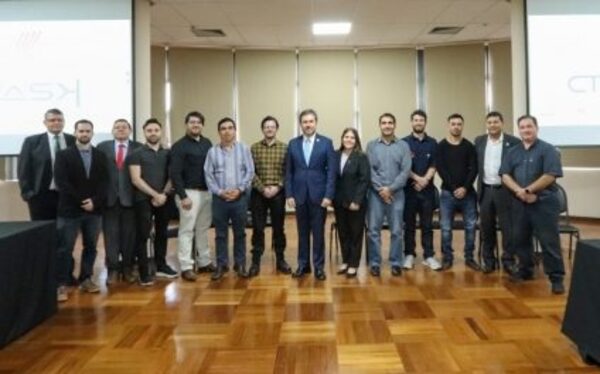 Consejo Estratégico de Movilidad Eléctrica presentó a 10 primeros profesionales a ser capacitados en Corea del Sur - .::Agencia IP::.