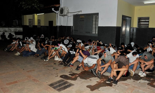 Diario HOY | Video: detenidos barras de Olimpia, por vender drogas y organización de "fumatas""