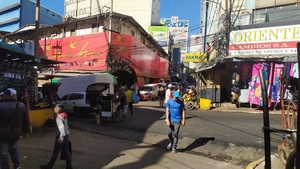 Diario HOY | Reportan escaso movimiento comercial y pocos turistas en microcentro de CDE