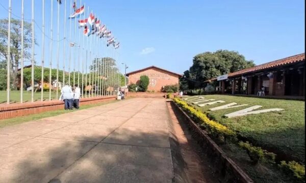 Madre denuncia que alumnos la amenazaron: “Puedo hacer que tu hija se mate”