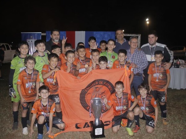 El futuro del fútbol brilla en la Supercopa - APF
