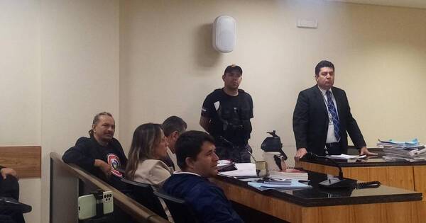 La Nación / Mbururu se ufana de ser senador proclamado durante juicio suspendido por quinta vez