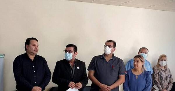 La Nación / Cambian a director del hospital de Ñemby tras presunta muerte de un joven en una patrullera