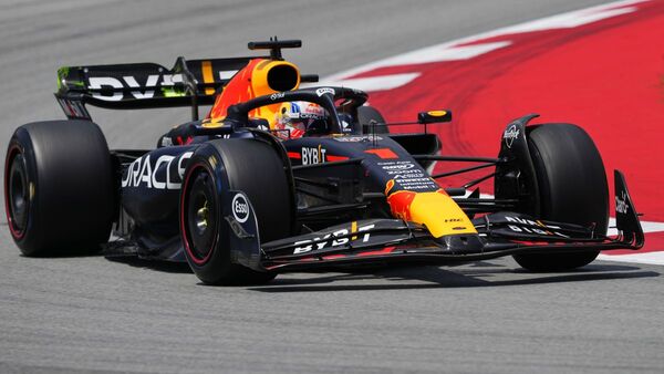 Max Verstappen, delante de Alonso en los libres de Montmeló
