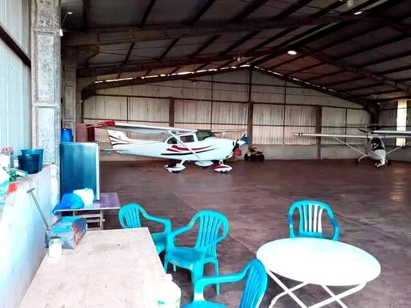 Grupo armado intentó robar avionetas en Alto Paraná y tomó a una familia de rehén - Nacionales - ABC Color