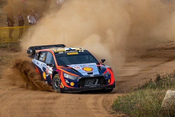 Versus / Una décima de segundo separa a Lappi de Ogier en el Rally de Cerdeña