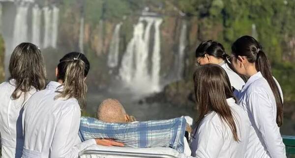 [VIDEO] Cumplieron el sueño de un abuelito con cáncer, conocer las Cataratas
