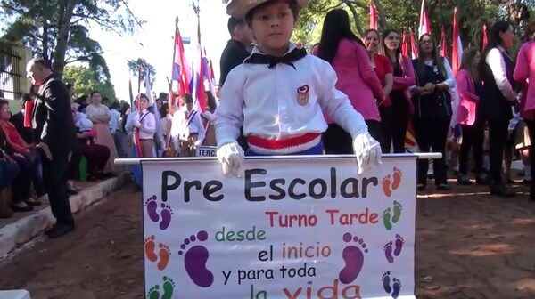 Colegio San Nicolás de San Juan del Paraná celebra 60 años con un desfile estudiantil