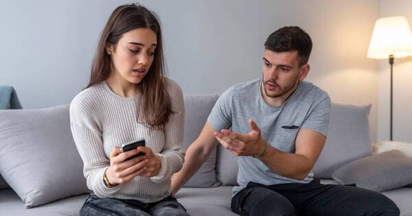 La Nación / Si tu pareja sigue a su ex, ¿cómo afrontar el tema?