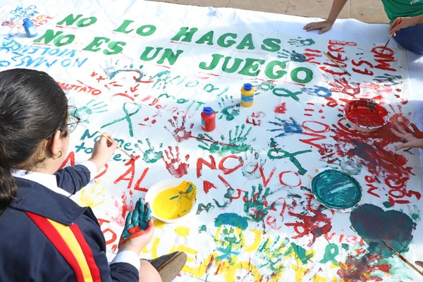 Jornada artística contra el abuso sexual a menores se realizó en la Peatonal Bicentenario: "Todos Somos Responsables" - San Lorenzo Hoy