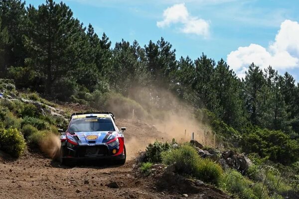 Lappi sigue líder en Cerdeña con una sola décima de ventaja sobre Ogier - Automovilismo - ABC Color