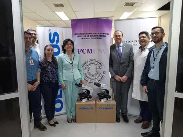 Itaipú donó equipos de microscopio para Laboratorio Central de Hospital de Clínicas