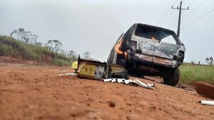 Vehículo cargado con cajas de cigarrillos se incendia en Zanja Pytã